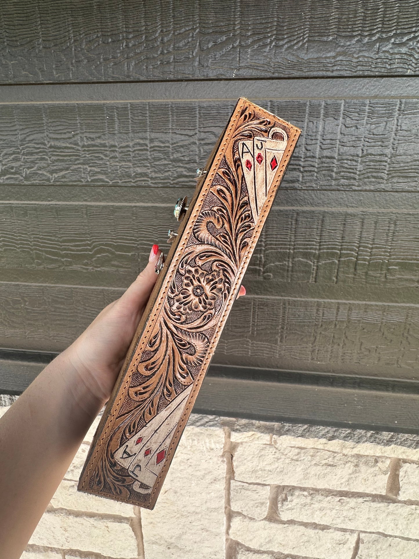 The deck of cards ring display
