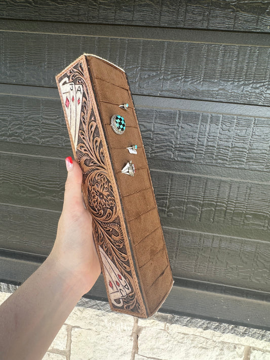 The deck of cards ring display