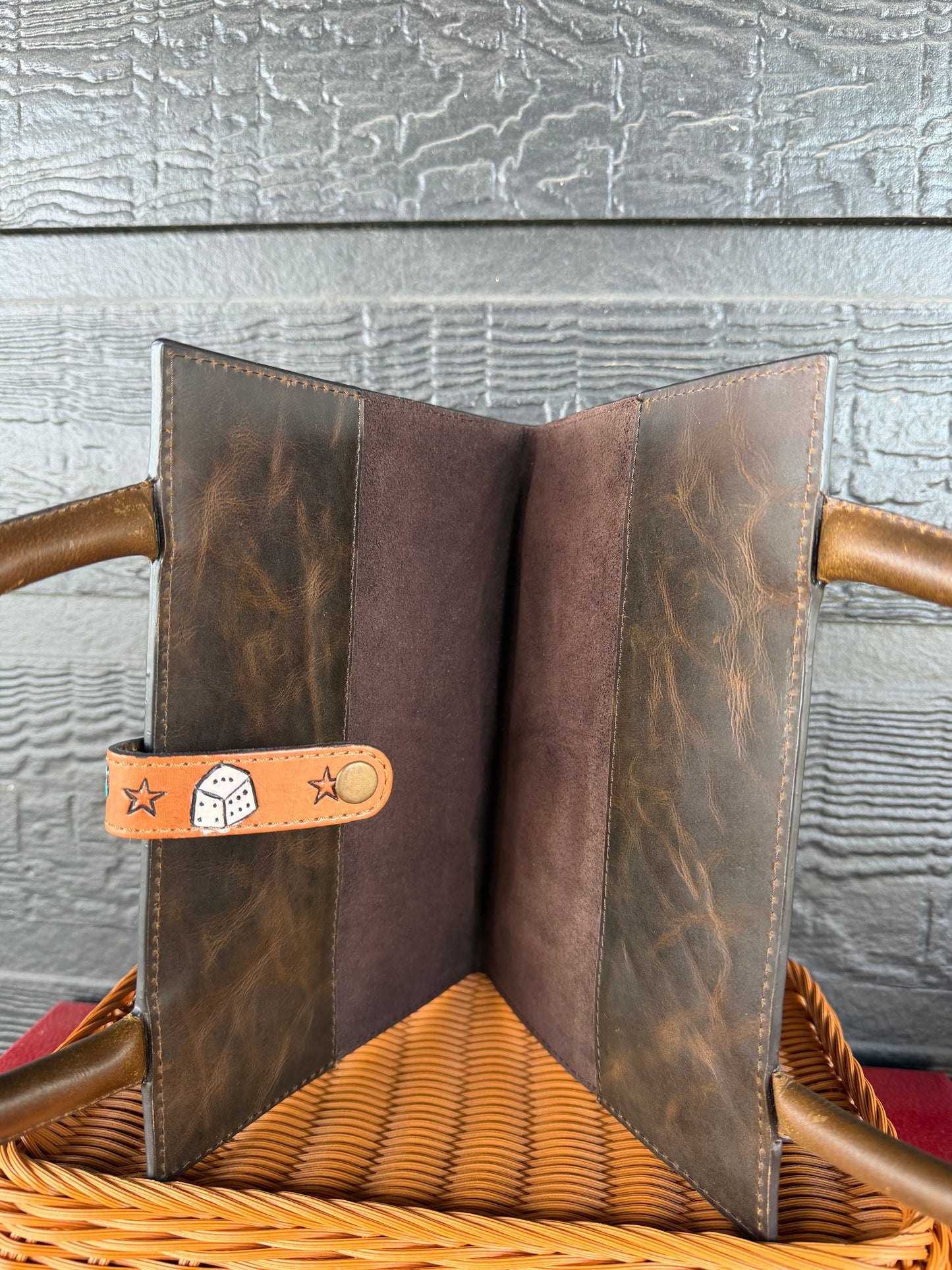 Book carrier ￼